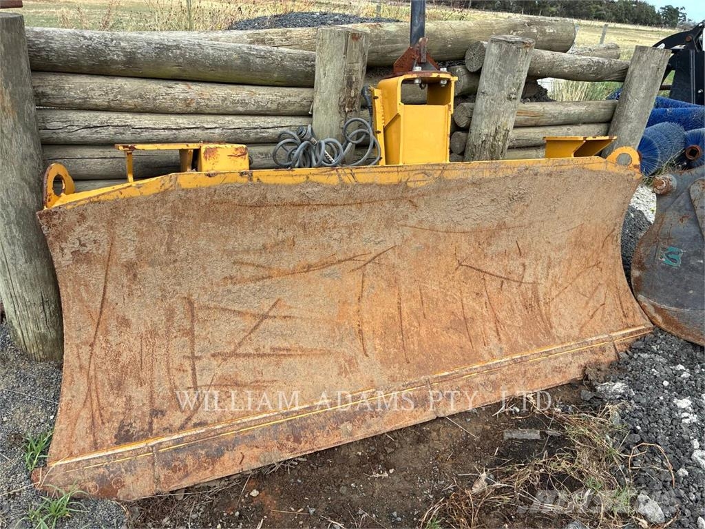 CAT D1-12 Buldožeri guseničari