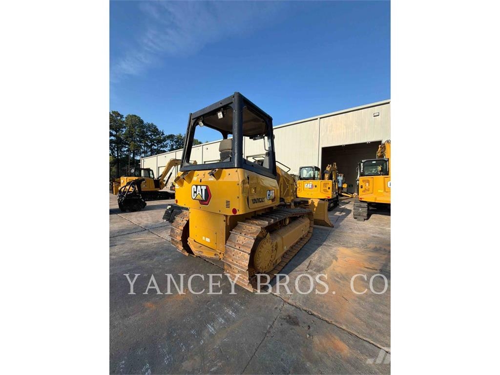 CAT D1 XL بلدوزرات مجنزرة