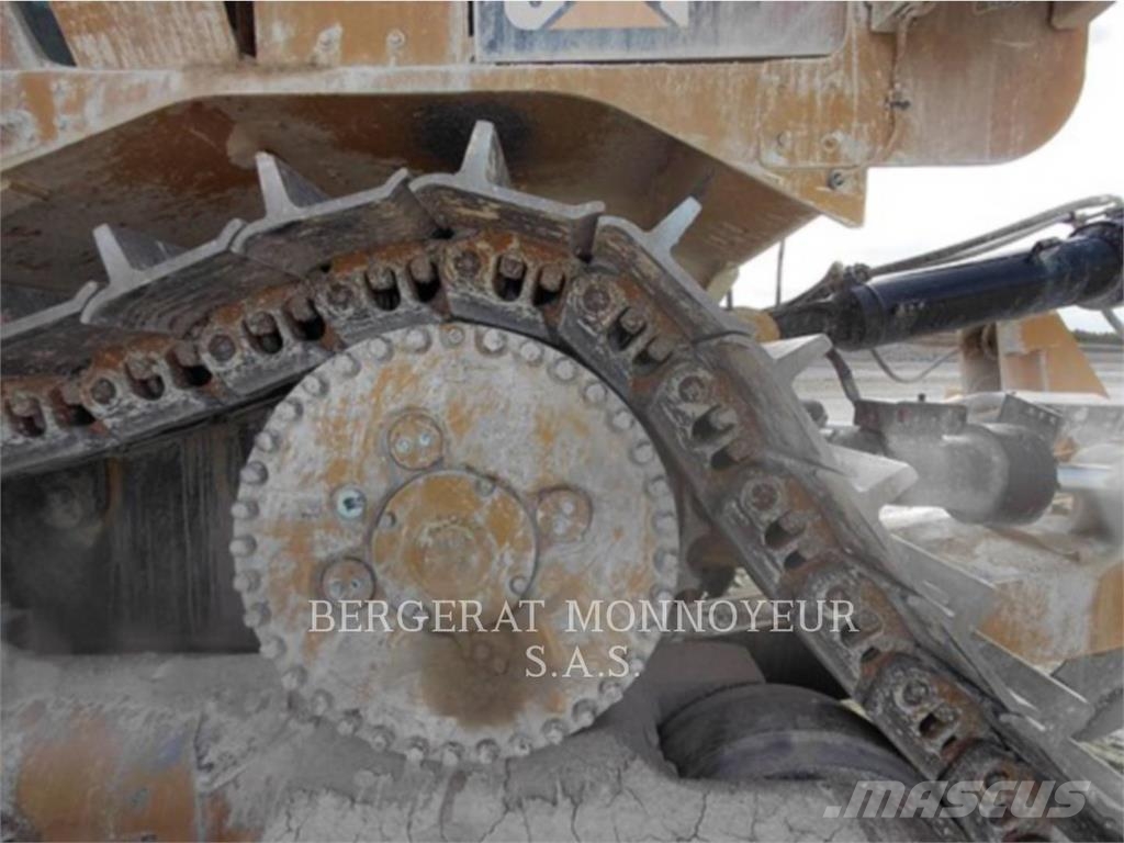 CAT D10T2 履帶推土機