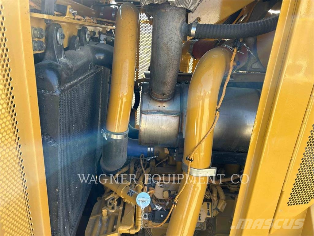 CAT D11T Pásové dozéry