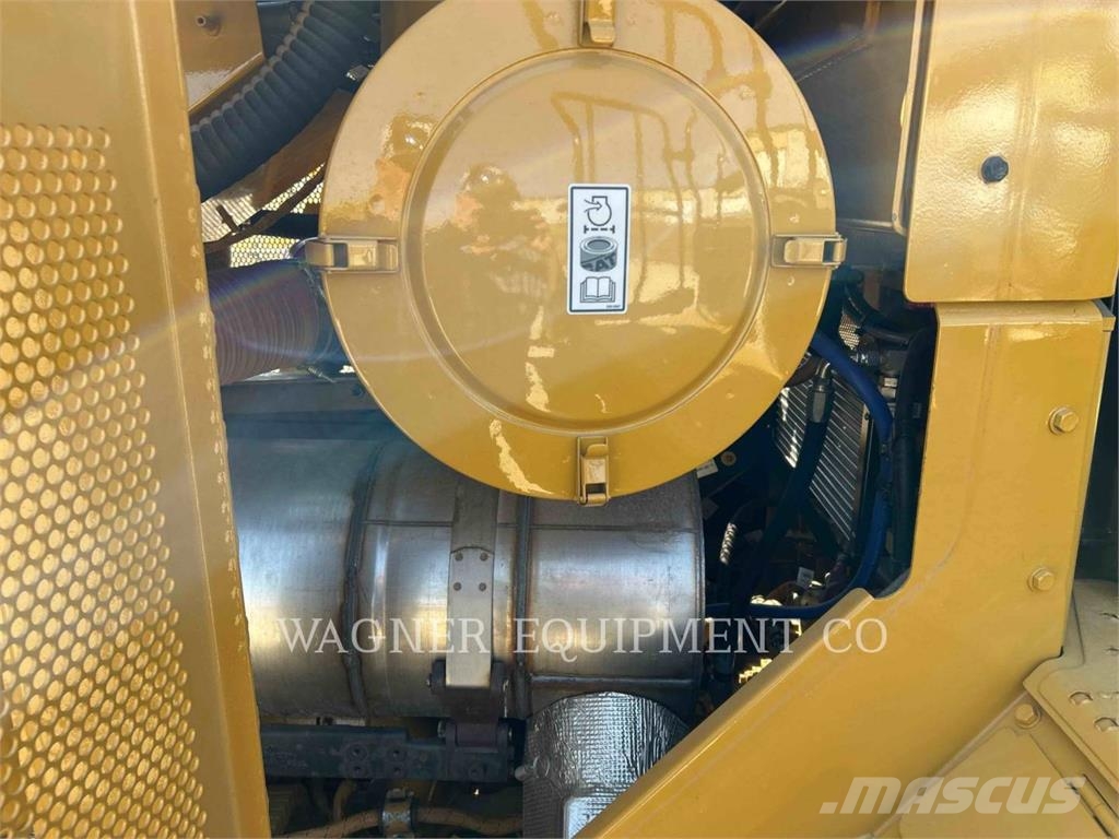 CAT D11T Pásové dozéry