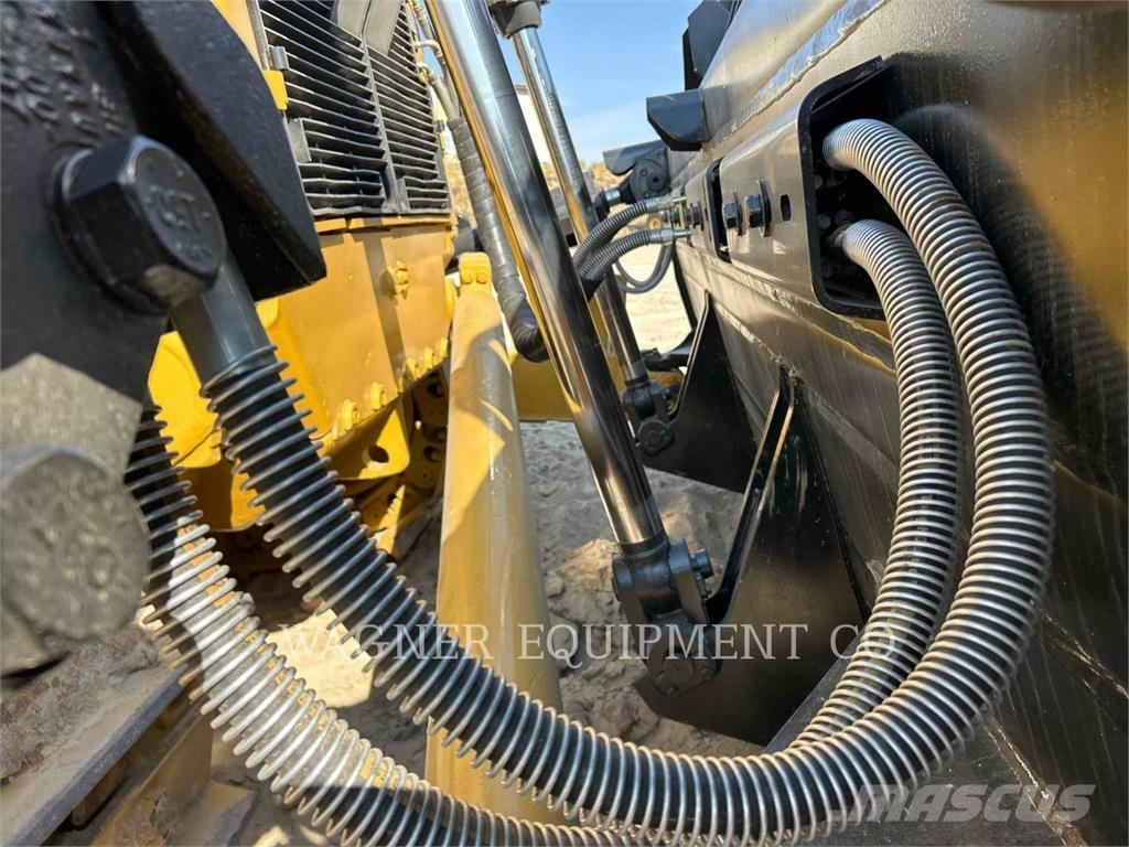 CAT D11T Pásové dozéry