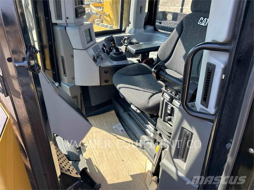 CAT D11T Pásové dozéry