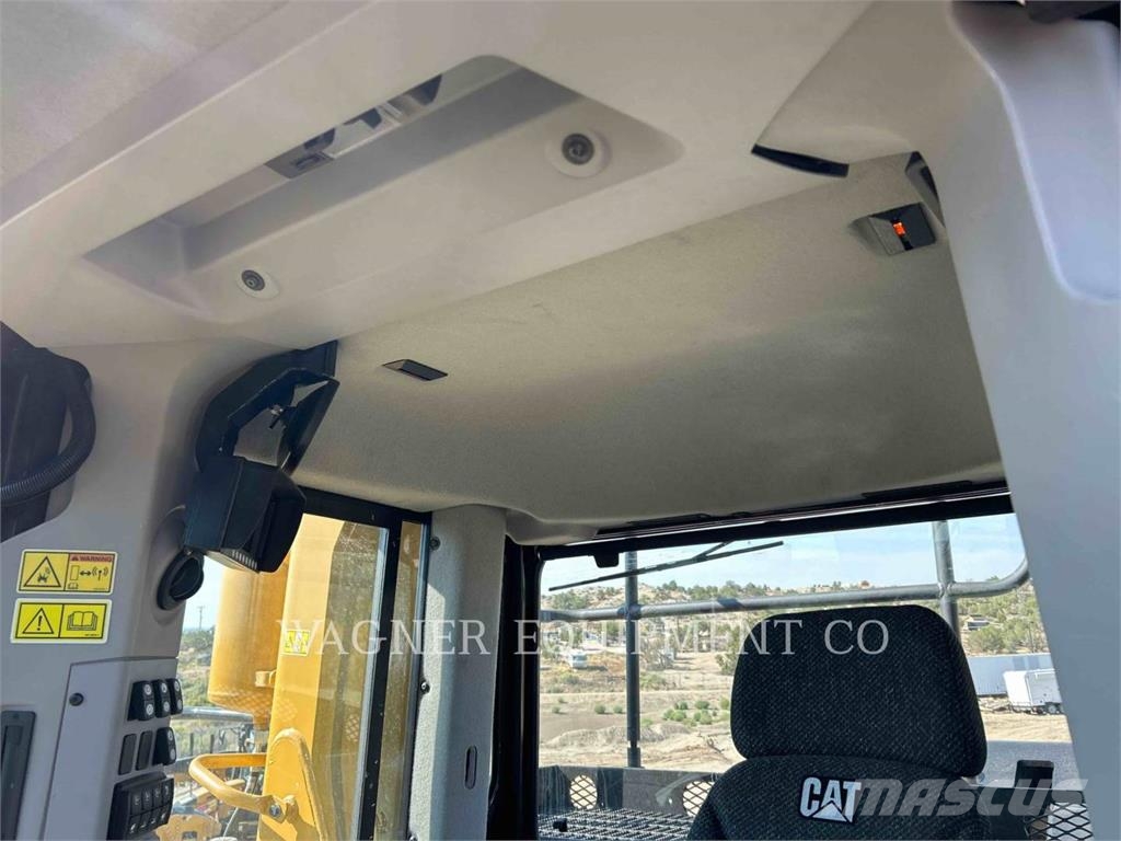 CAT D11T Pásové dozéry