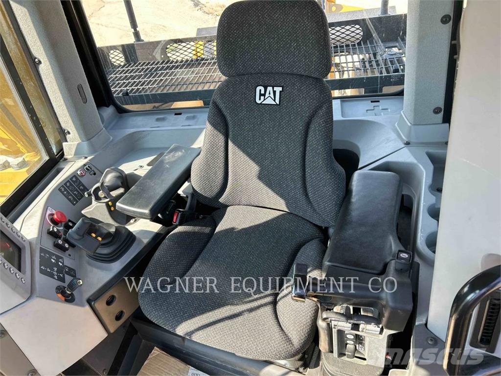 CAT D11T Pásové dozéry