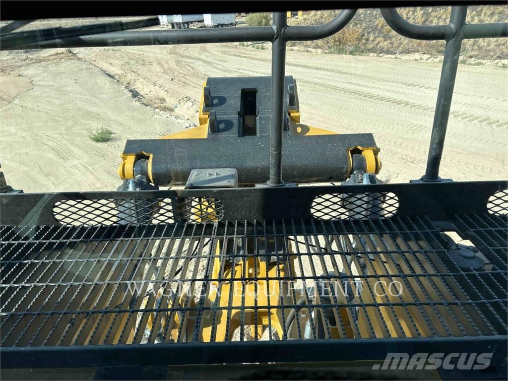 CAT D11T Pásové dozéry