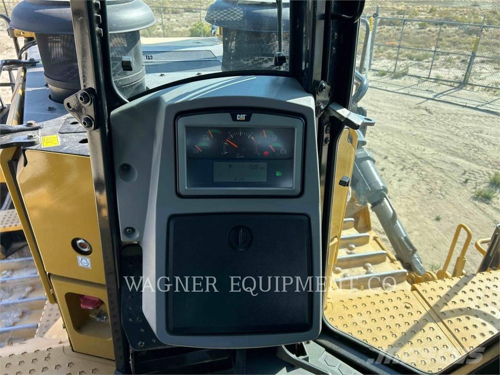 CAT D11T Pásové dozéry