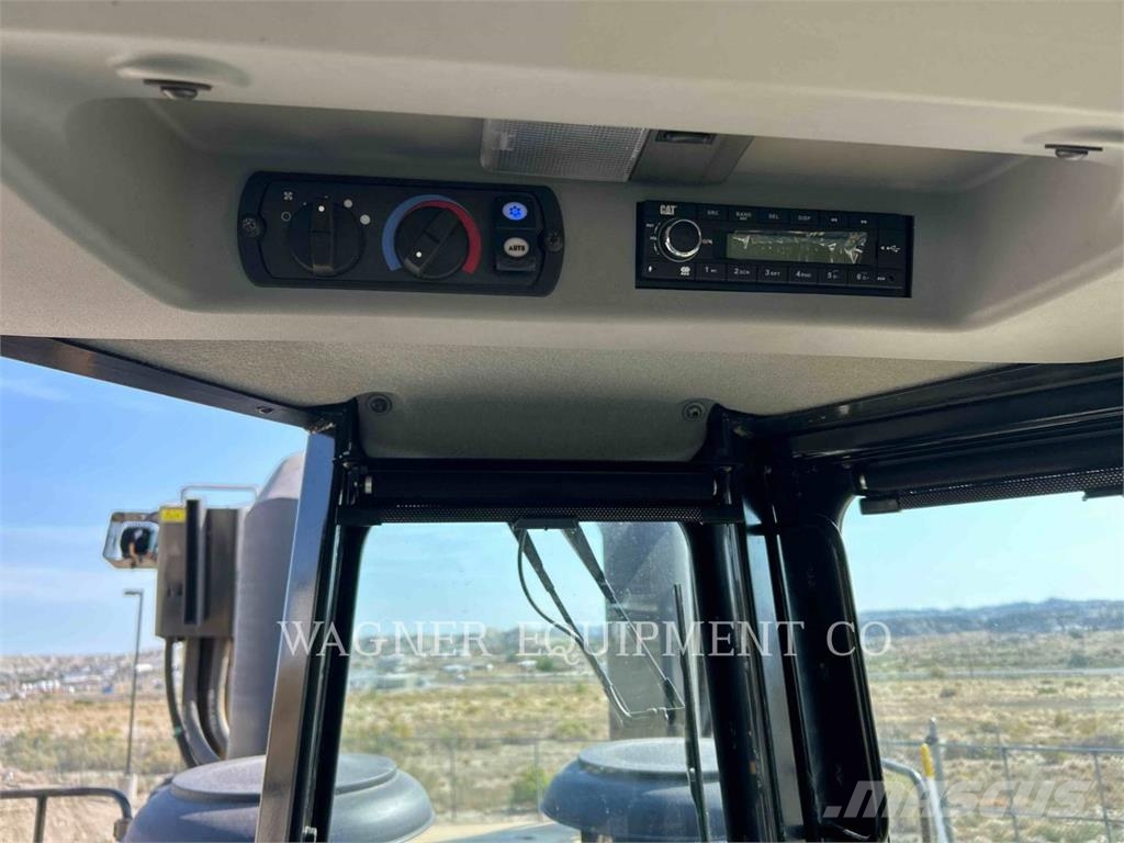 CAT D11T Pásové dozéry