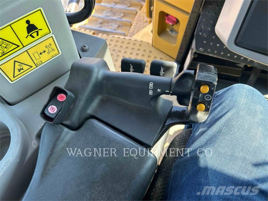 CAT D11T Pásové dozéry