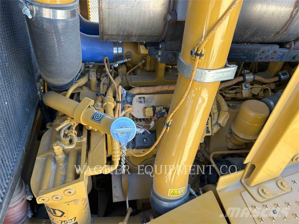 CAT D11T Pásové dozéry
