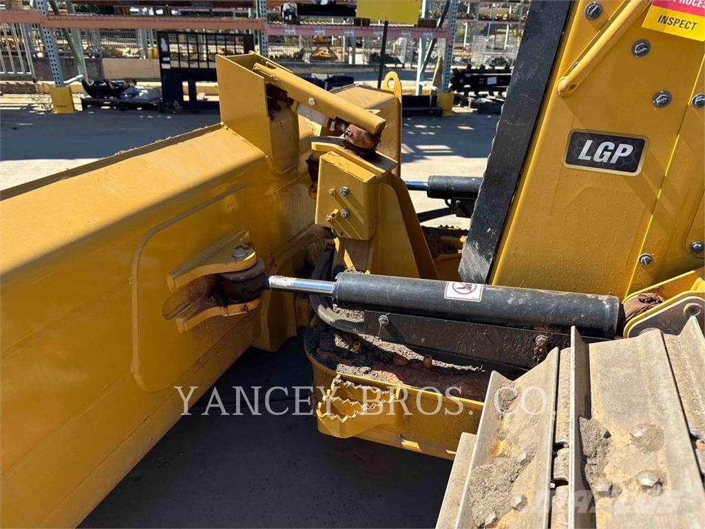 CAT D2 Buldožeri gusjeničari