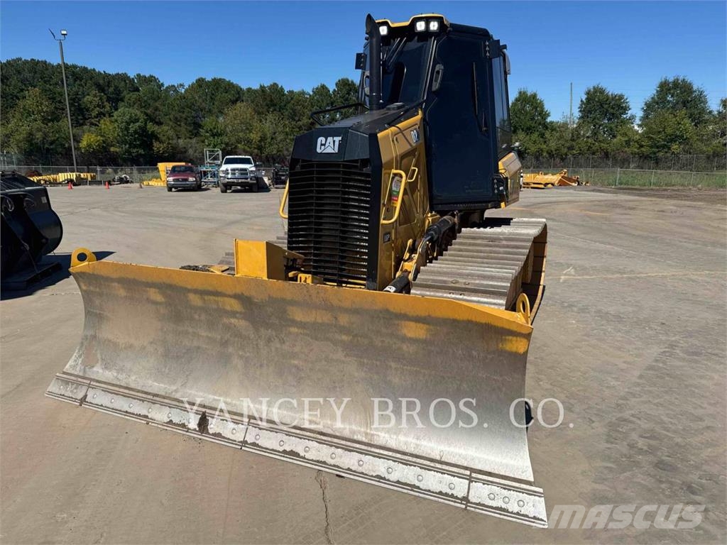 CAT D2 Buldožeri gusjeničari