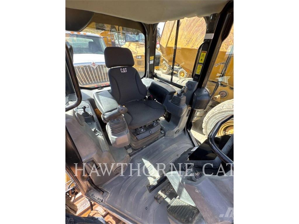 CAT D2 Bulldozer på larvebånd