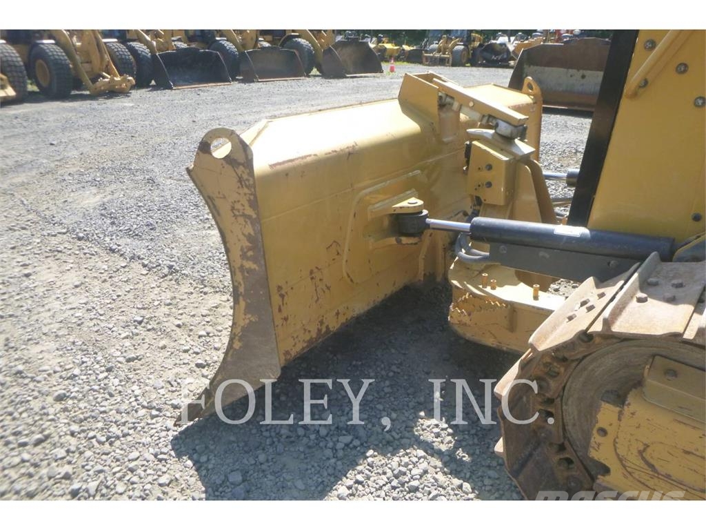 CAT D2-12 Гусеничні бульдозери
