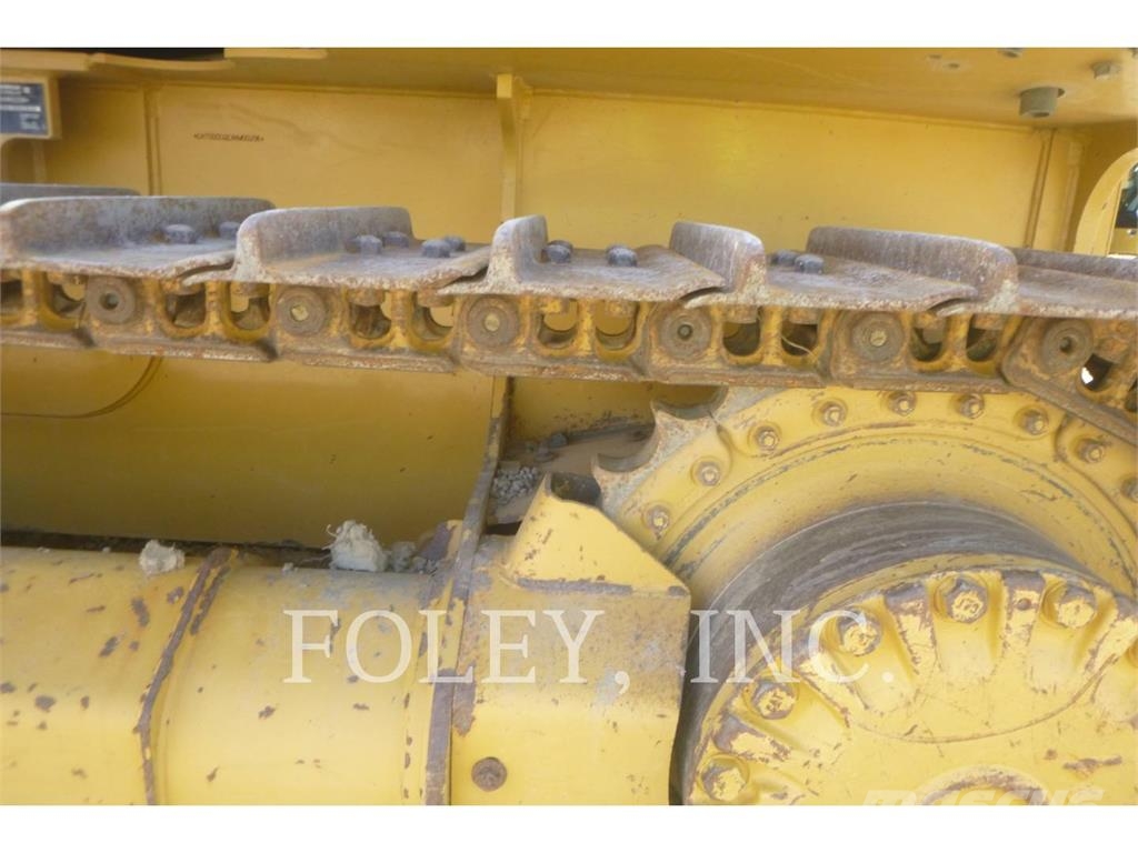 CAT D2-12 Гусеничні бульдозери