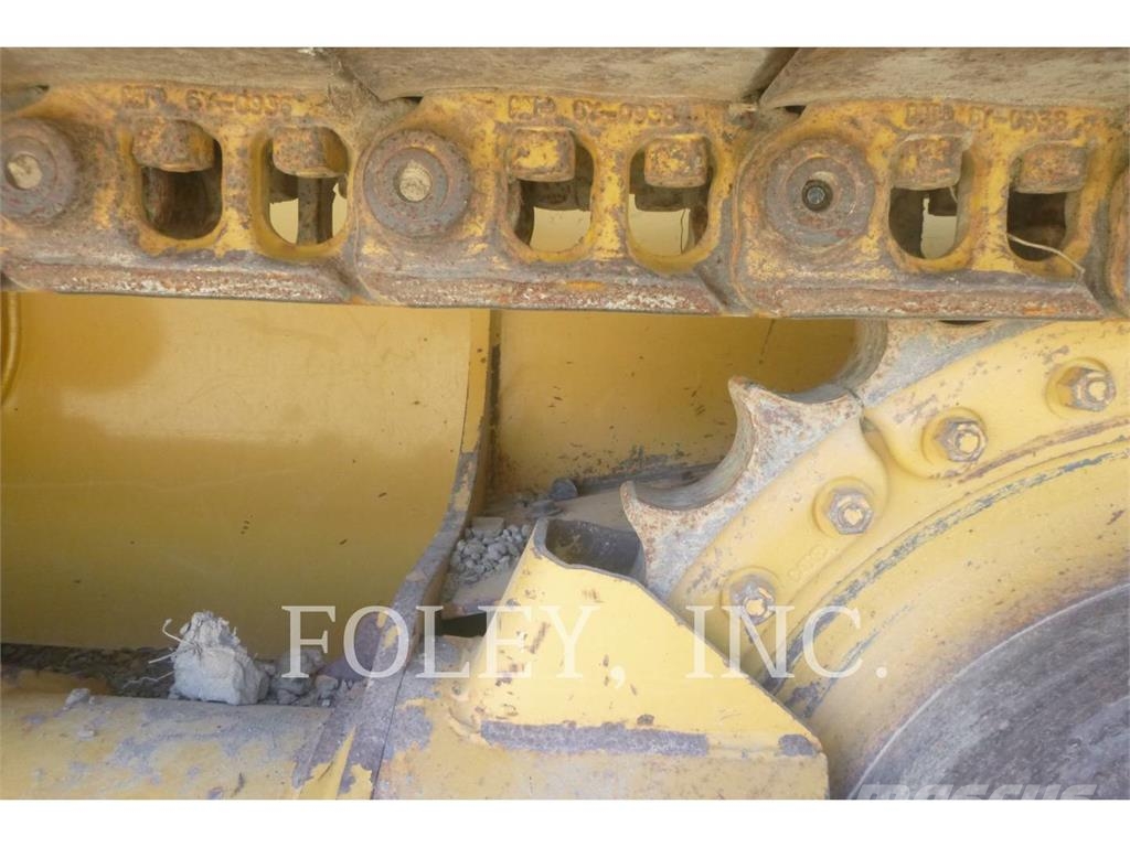 CAT D2-12 Гусеничні бульдозери