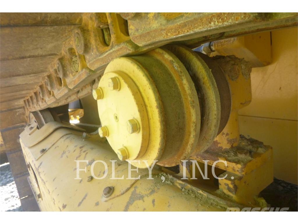 CAT D2-12 Гусеничні бульдозери