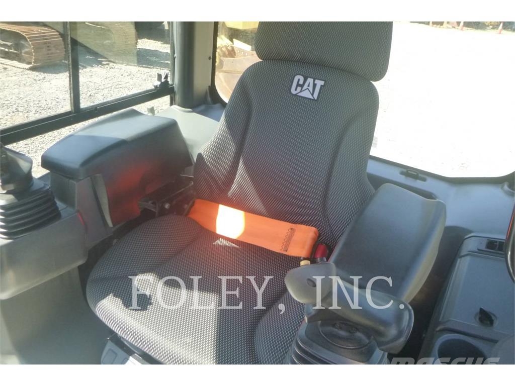 CAT D2-12 Гусеничні бульдозери