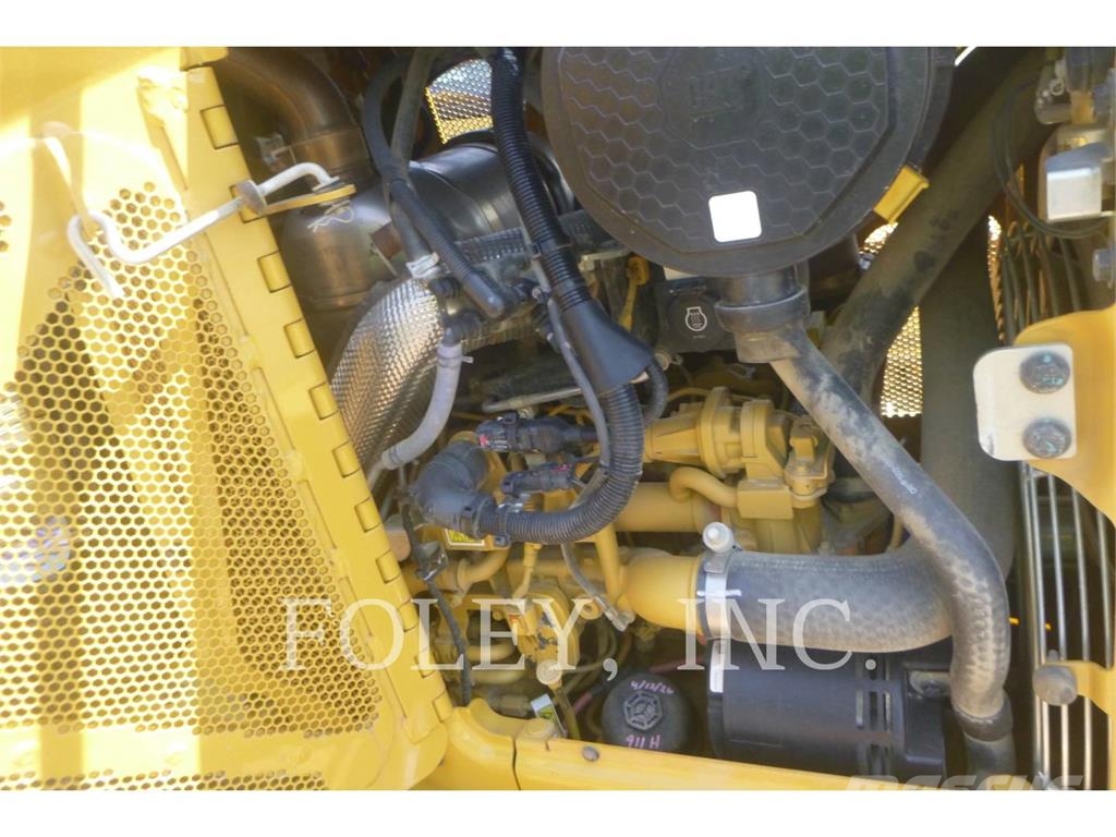 CAT D2-12 Гусеничні бульдозери