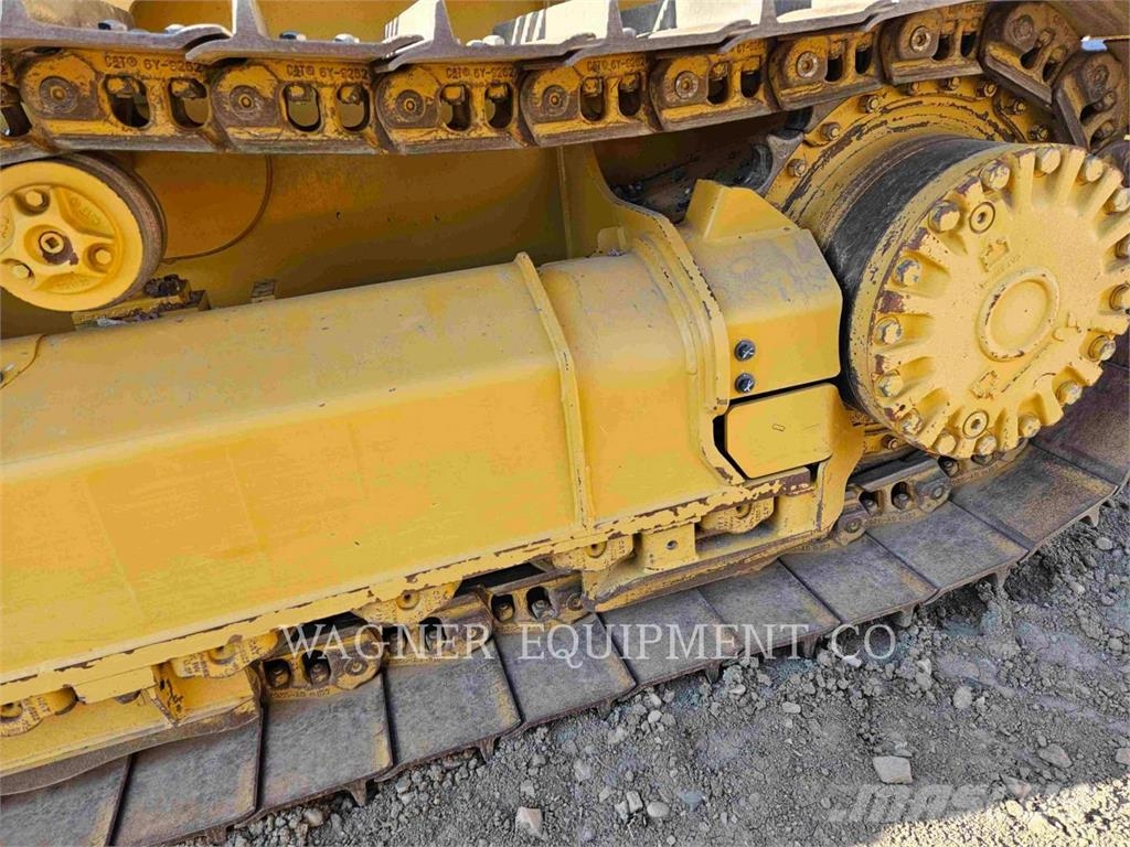 CAT D3 Buldožerji goseničarji