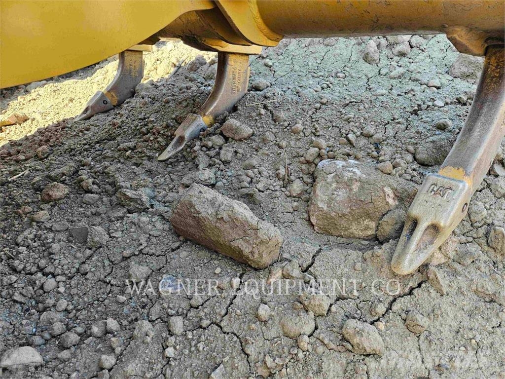 CAT D3 Buldožerji goseničarji