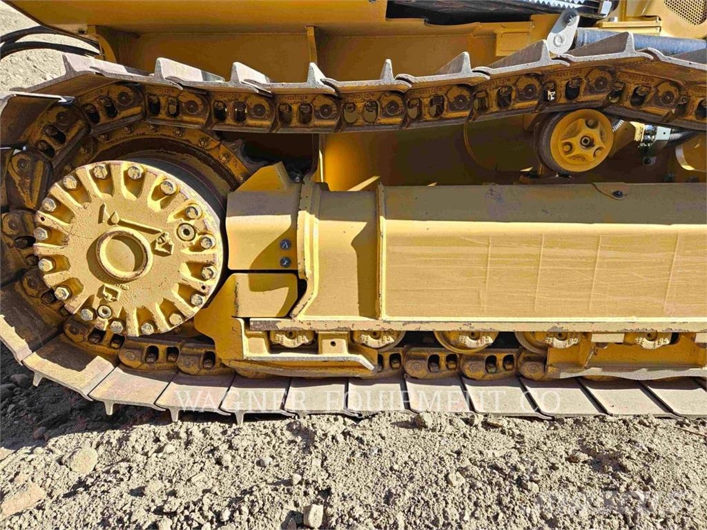 CAT D3 Buldožerji goseničarji