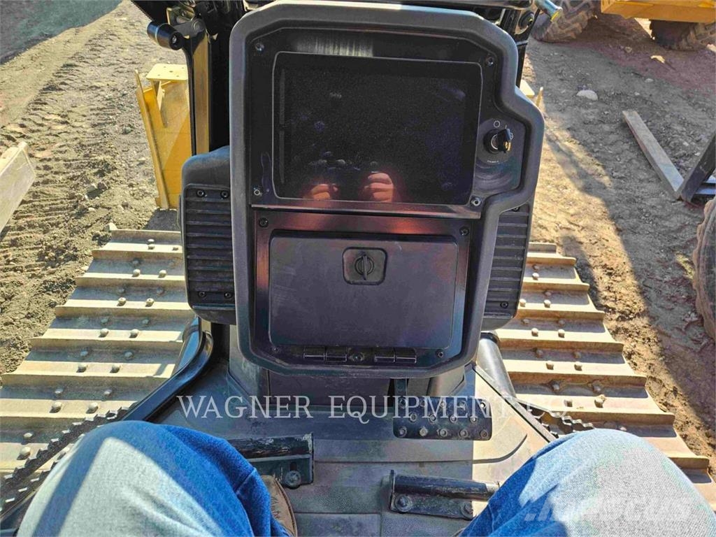 CAT D3 Buldožerji goseničarji