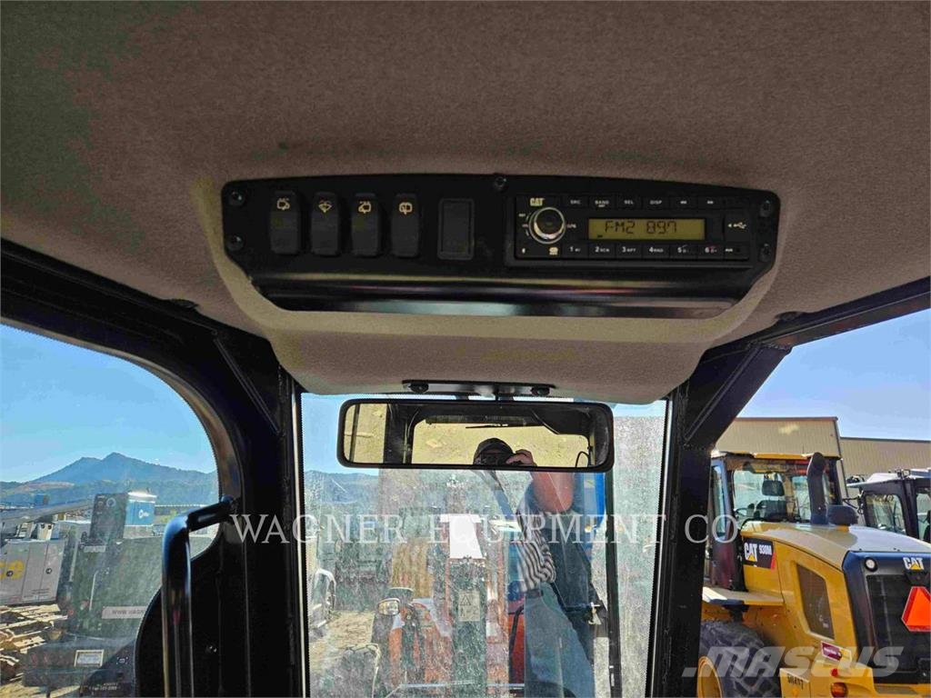 CAT D3 Buldožerji goseničarji