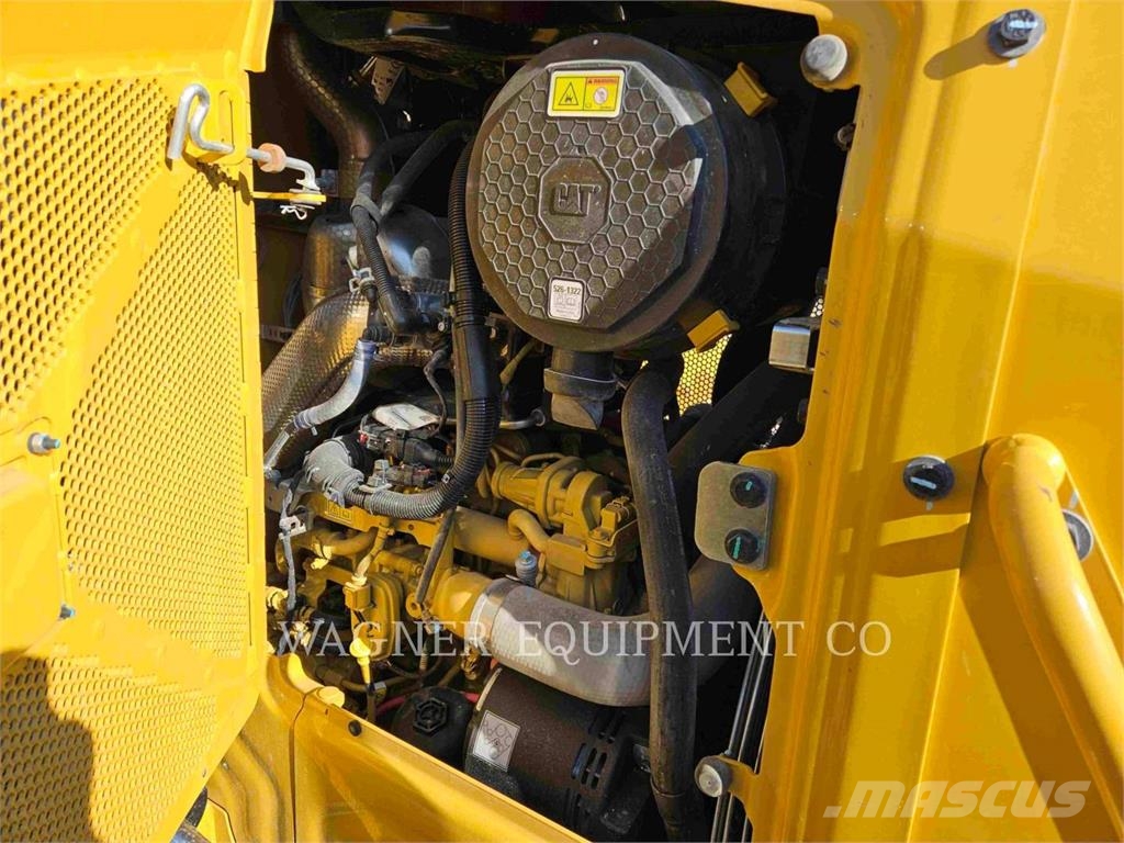 CAT D3 Buldožerji goseničarji