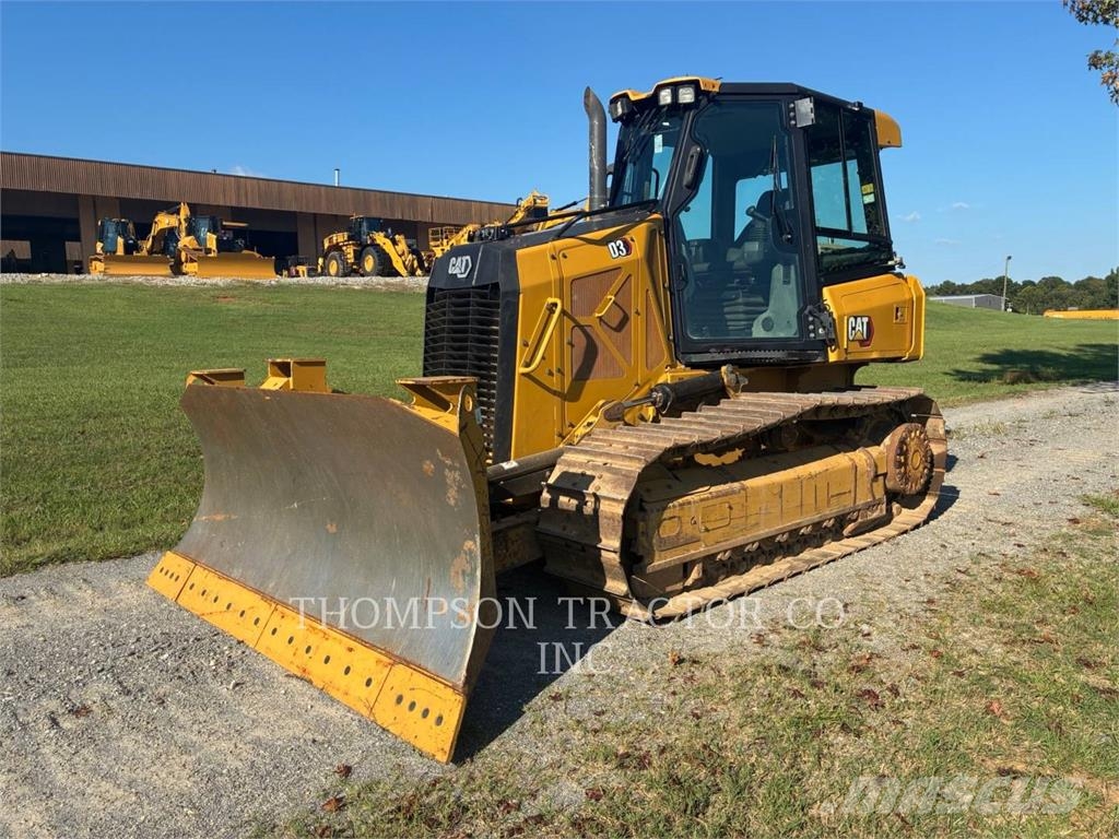 CAT D3 Buldožerji goseničarji
