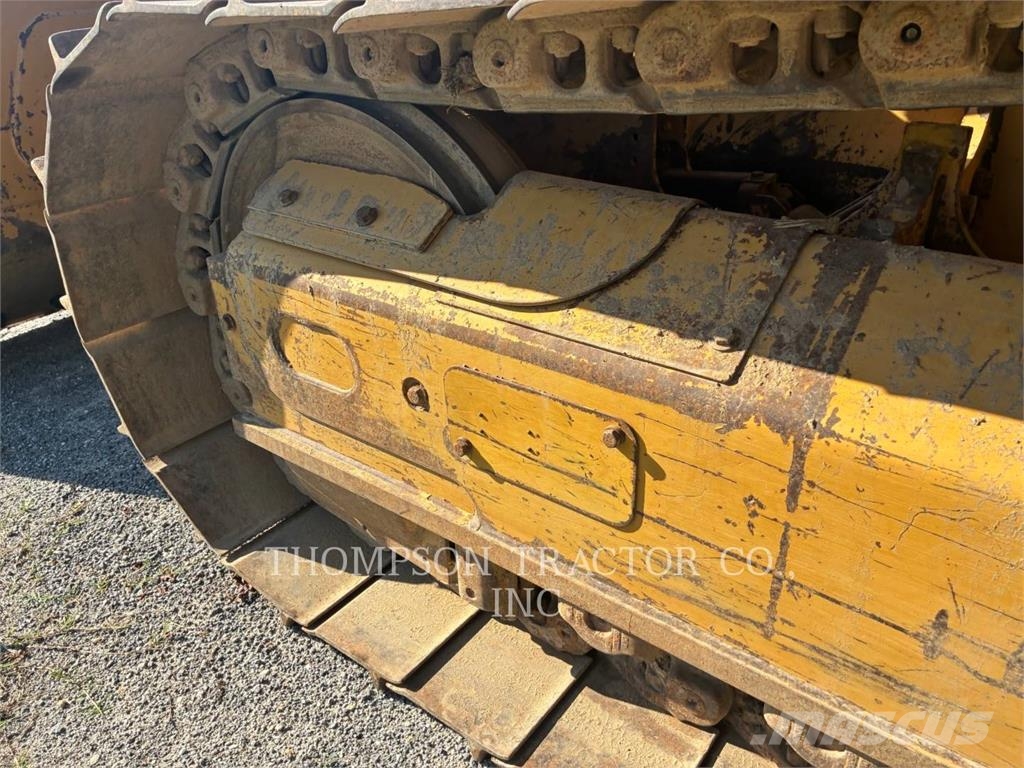 CAT D3 Buldožerji goseničarji