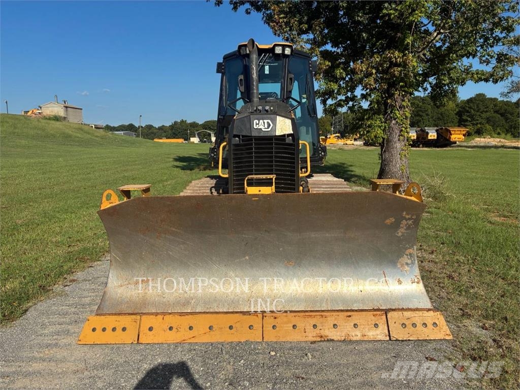 CAT D3 Buldožerji goseničarji