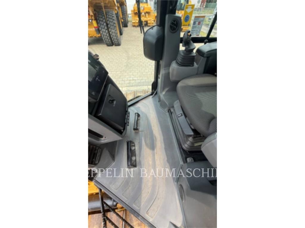 CAT D3 Buldožerji goseničarji