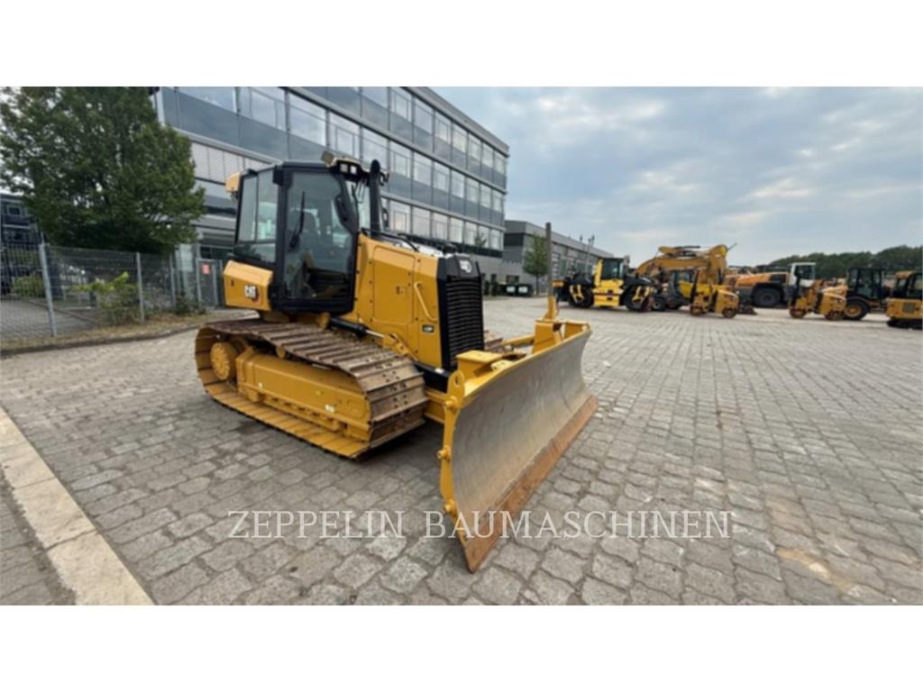 CAT D3 Buldožerji goseničarji