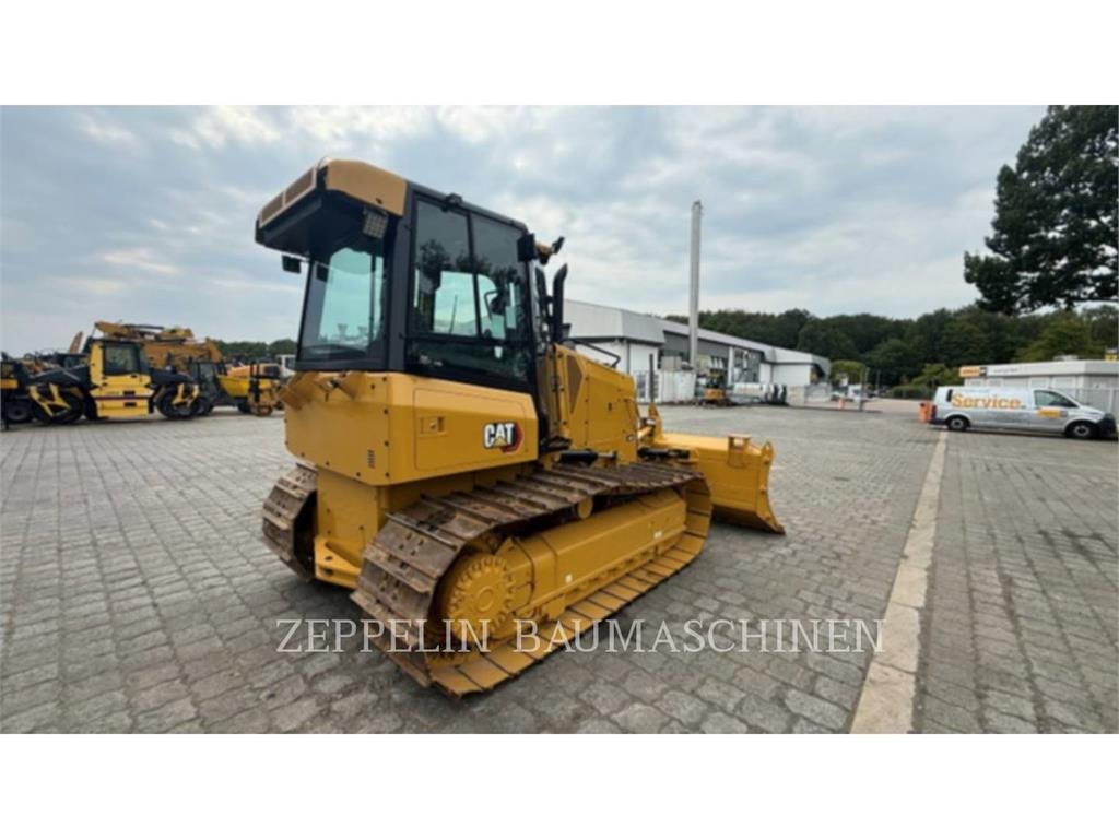 CAT D3 Buldožerji goseničarji