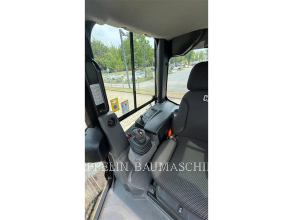 CAT D3 Buldožerji goseničarji