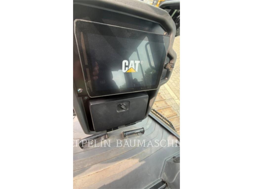 CAT D3 Buldožerji goseničarji