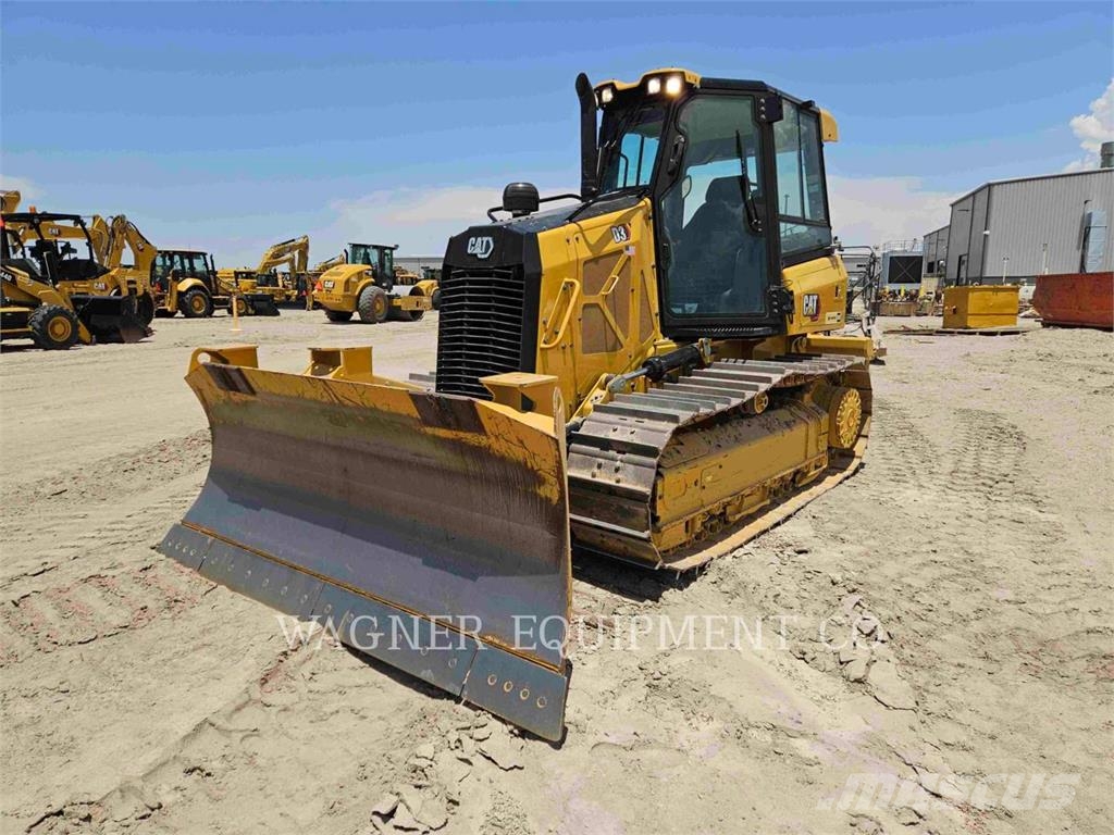 CAT D3 Buldožerji goseničarji