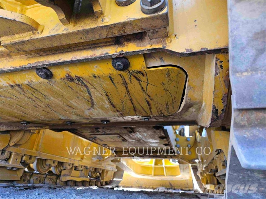 CAT D3 Buldožerji goseničarji