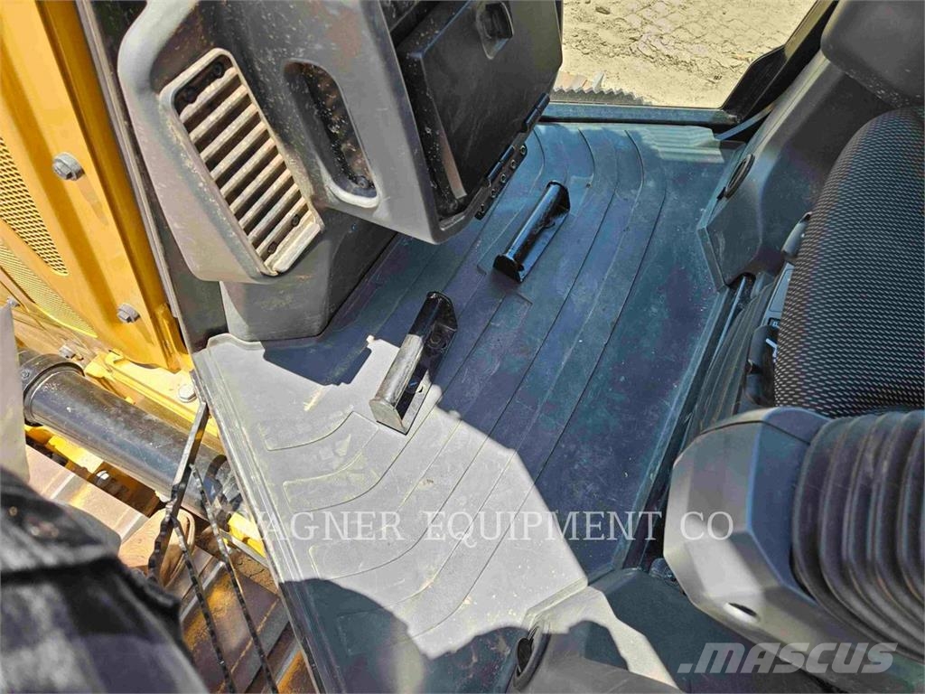 CAT D3 Buldožerji goseničarji