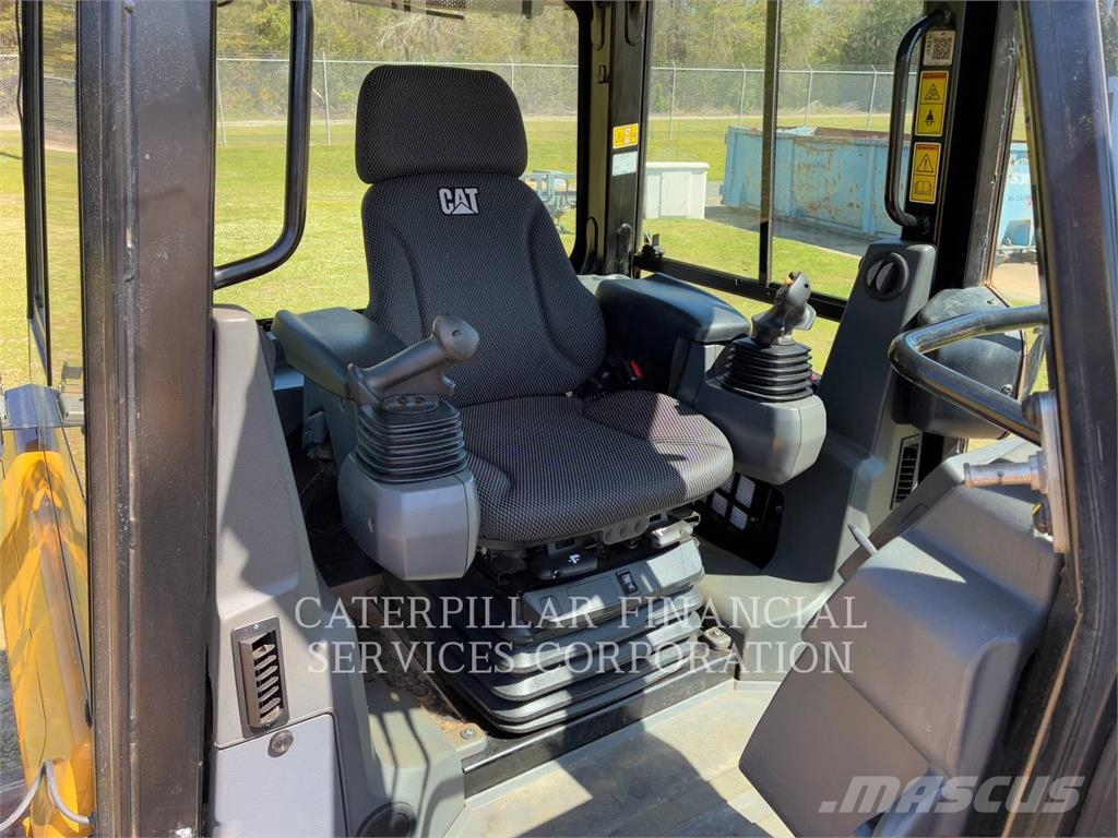 CAT D3-12LGP Buldožeri guseničari