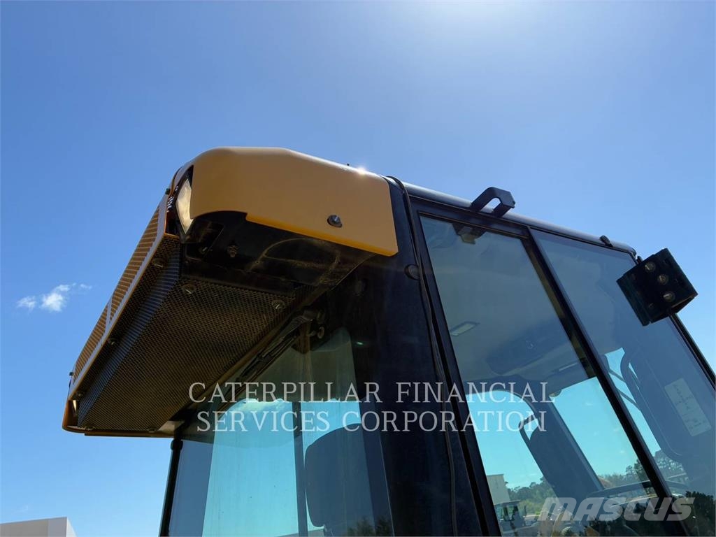 CAT D3-12LGP Buldožeri guseničari