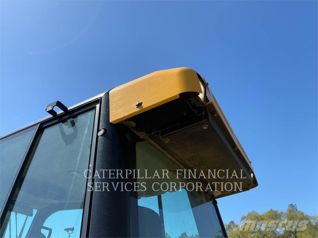 CAT D3-12LGP Buldožeri guseničari