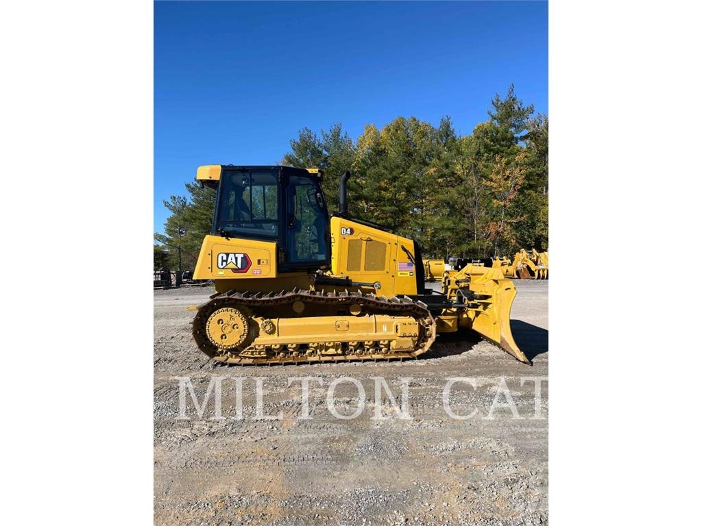 CAT D4 Buldožerji goseničarji