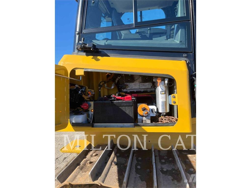 CAT D4 Buldožerji goseničarji
