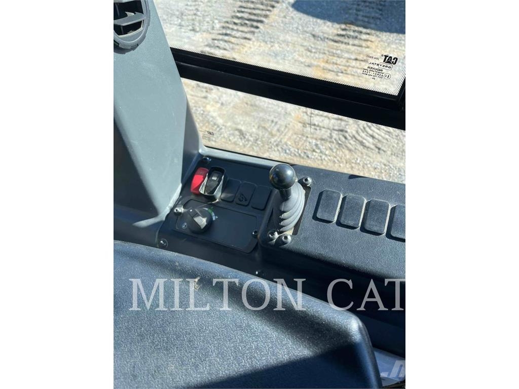 CAT D4 Buldožerji goseničarji