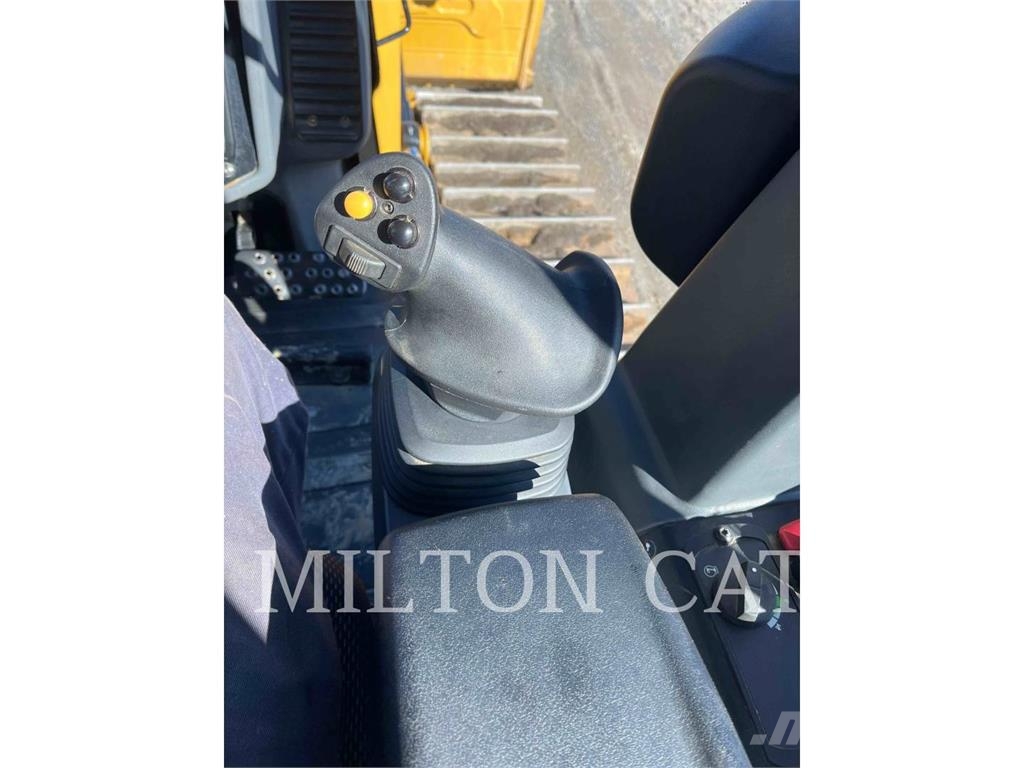 CAT D4 Buldožerji goseničarji