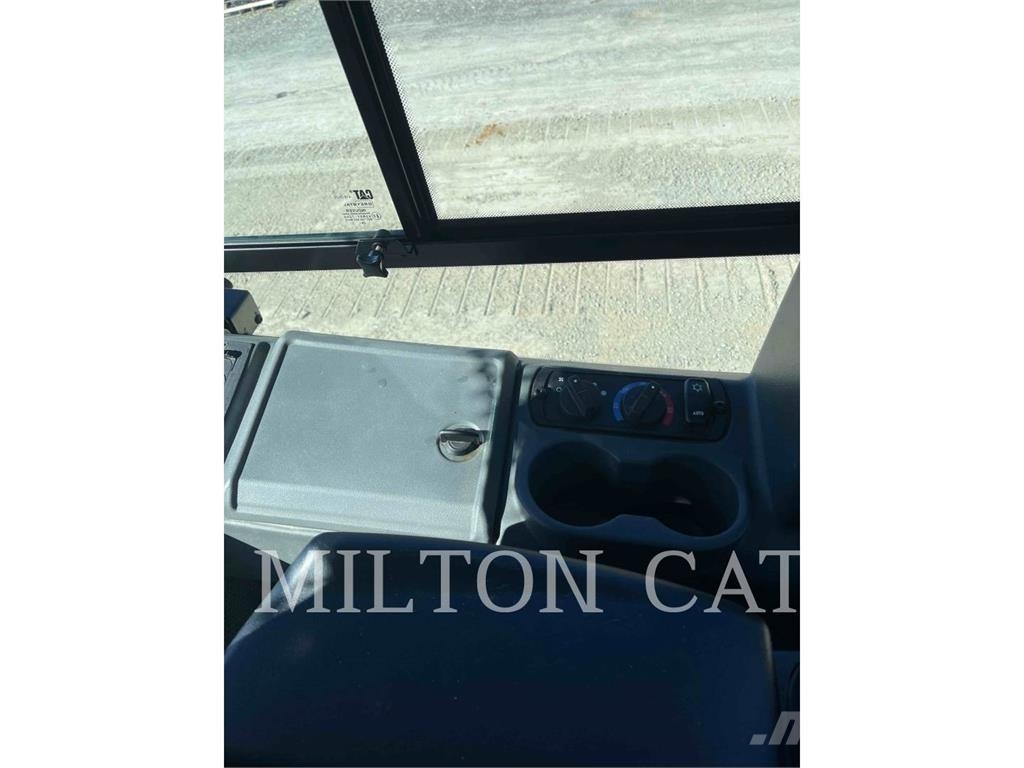 CAT D4 Buldožerji goseničarji