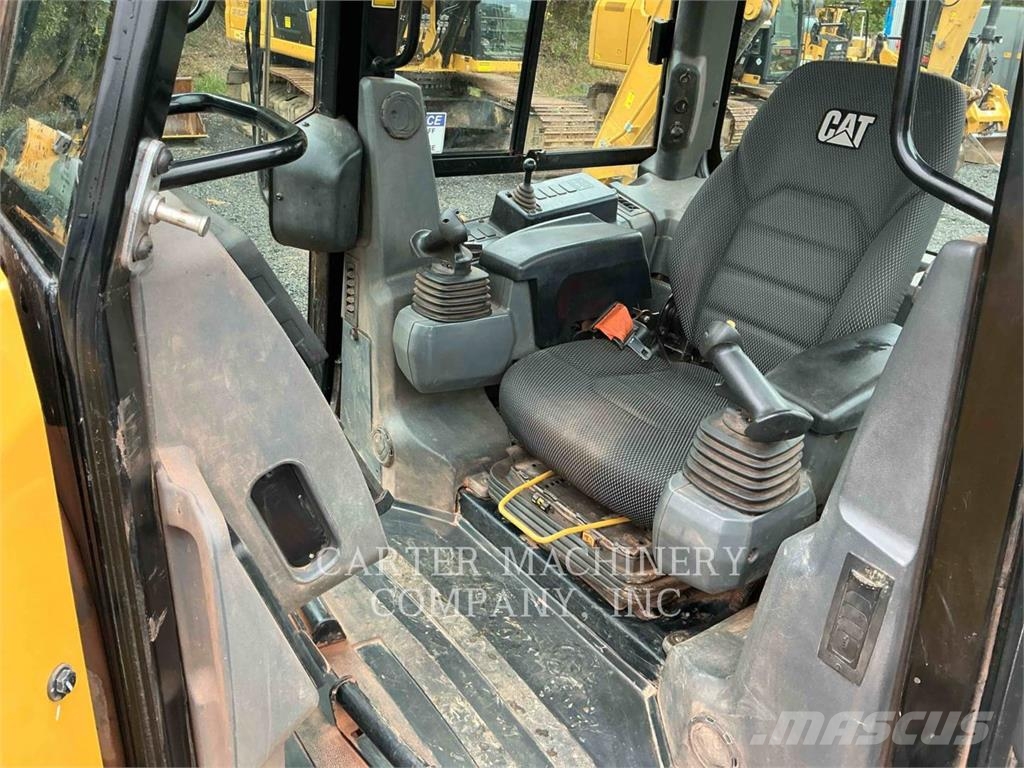 CAT D4 Bulldozer på larvebånd