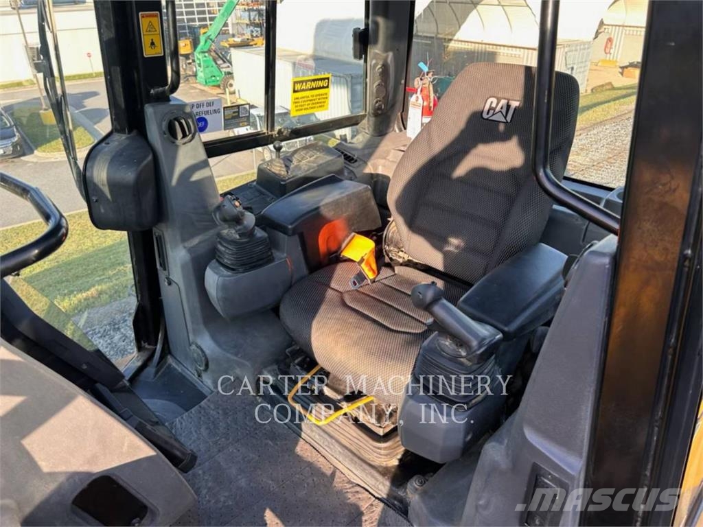 CAT D4-16LGPCG Kāpurķēžu buldozeri